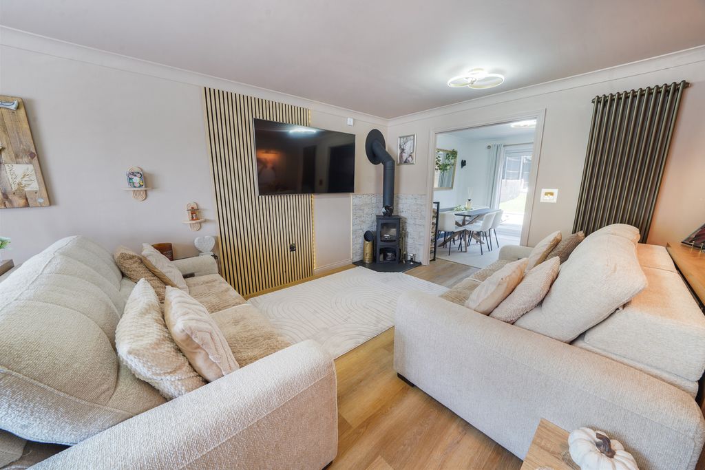 Property photo 3 of 36 9