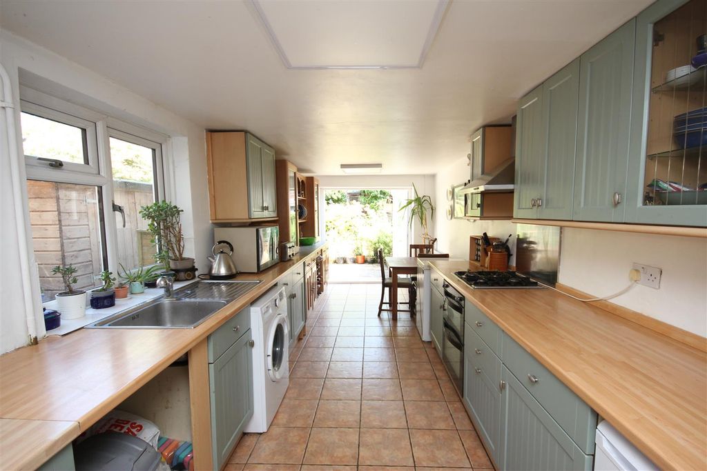 Property photo 2 of 17 Kitchen 1.Jpg