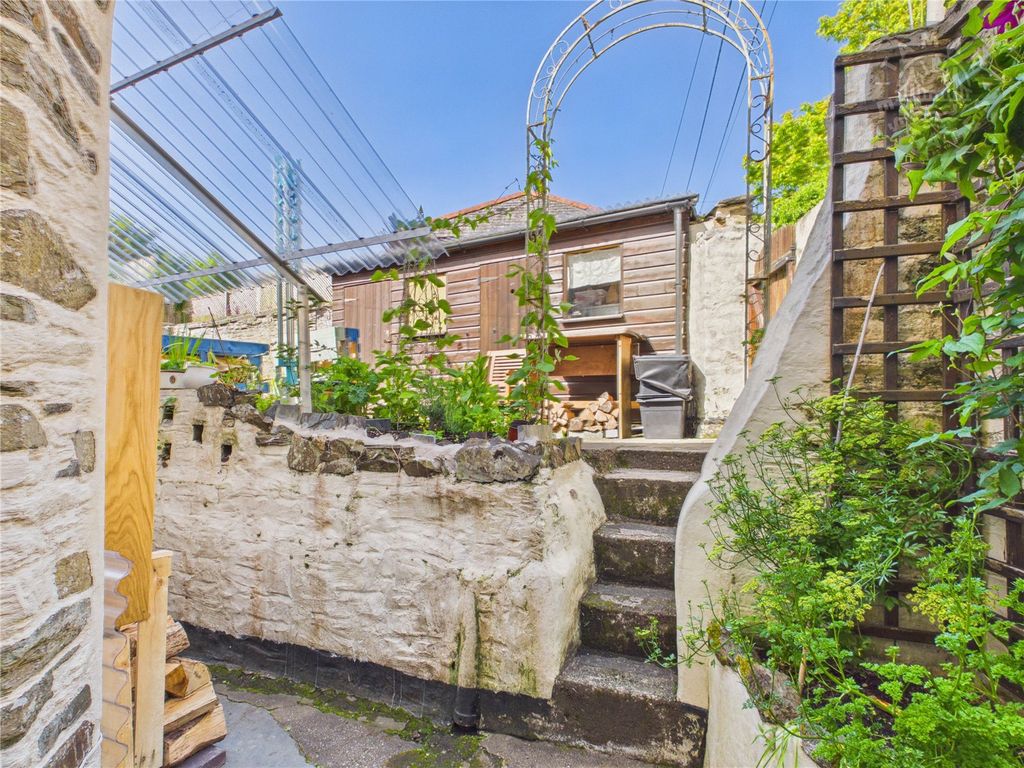 Property photo 3 of 11 Rear Courtyard
