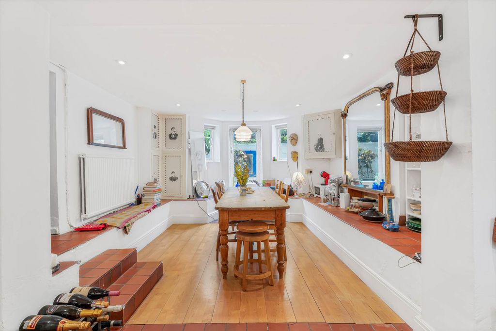 Property photo 3 of 26