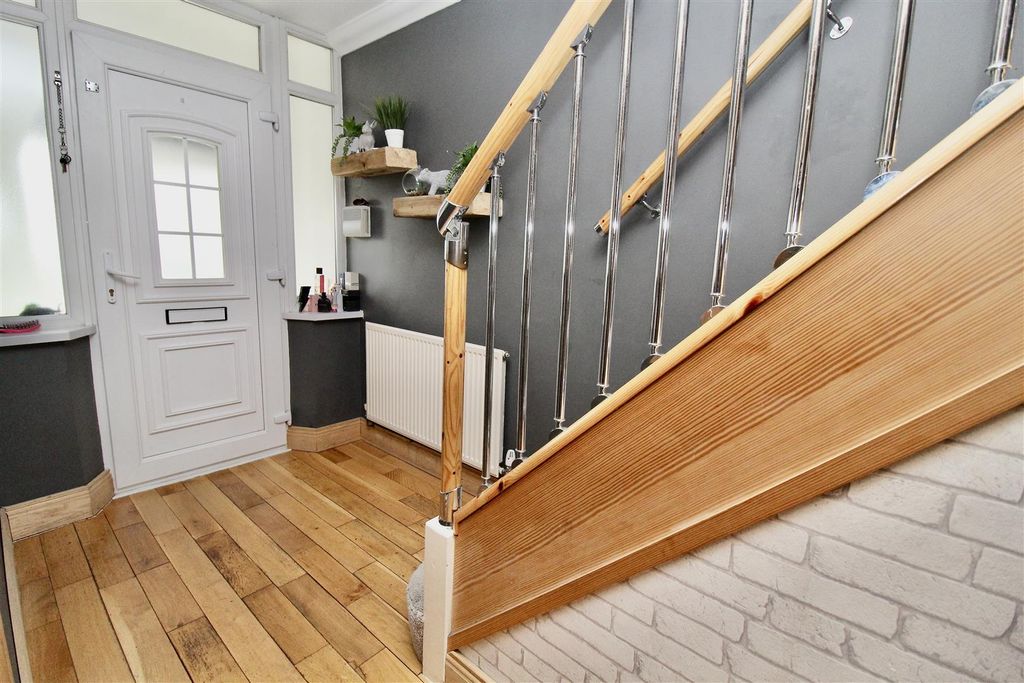 Property photo 3 of 35 Entrance Hallway