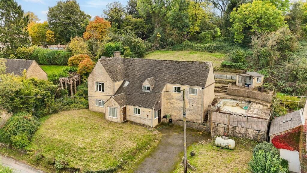 Property photo 1 of 32