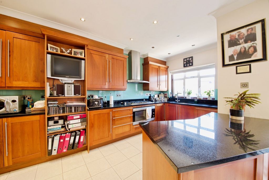 Property photo 3 of 28 Pbox-Img.Jpg