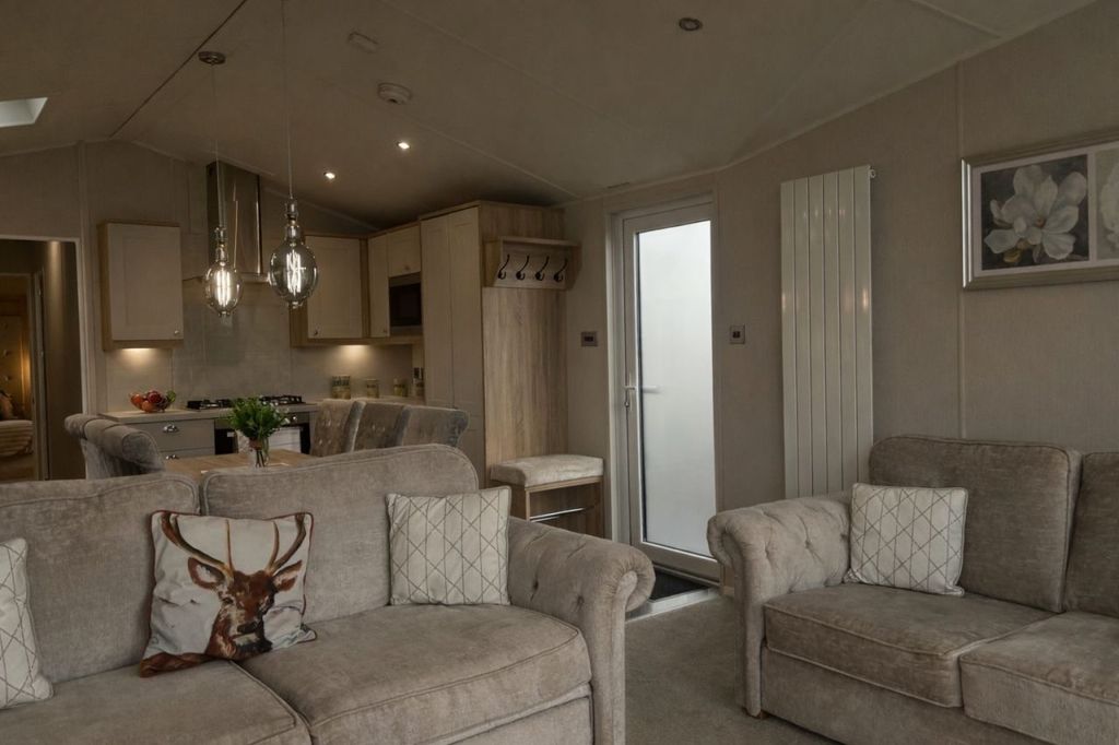 Property photo 2 of 8 Knsh0696386A8E9E06.Jpg