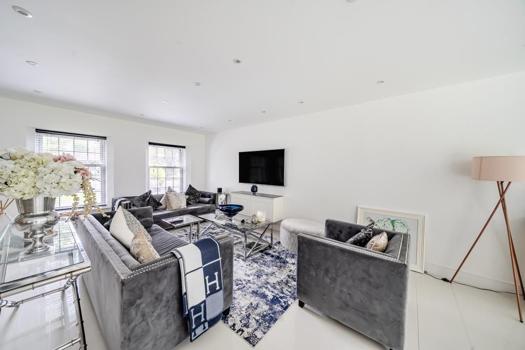 Property photo 3 of 30 Living Room