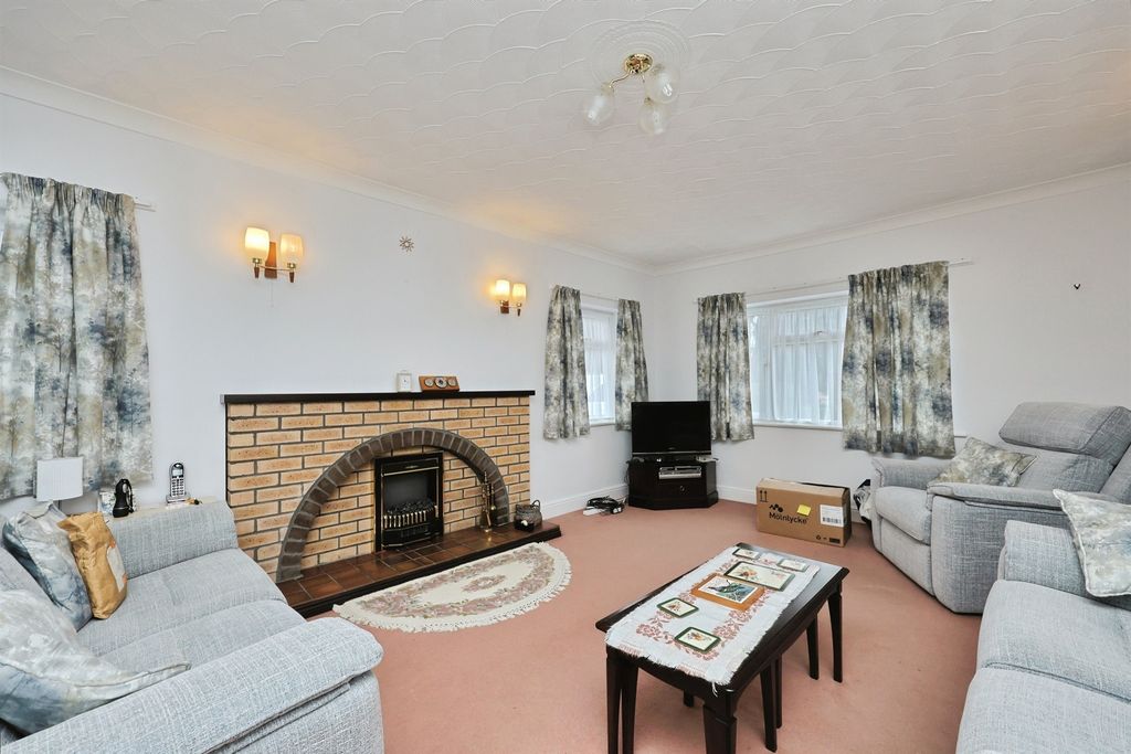 Property photo 3 of 32