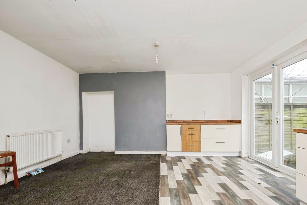 Property photo 3 of 12 Pbox-Img.Jpg