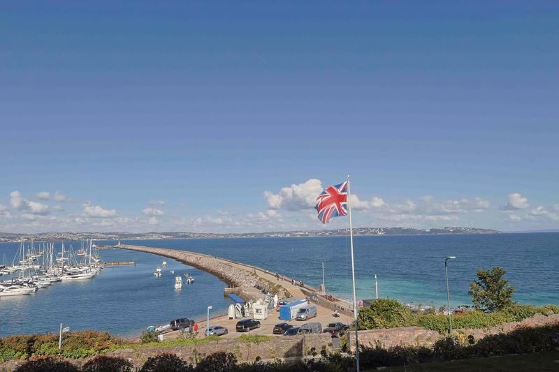 Property photo 1 of 10 Photo 5