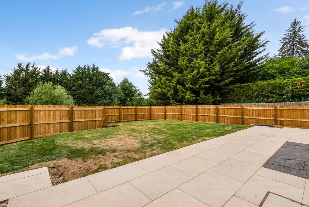 Property photo 3 of 15 Gardens