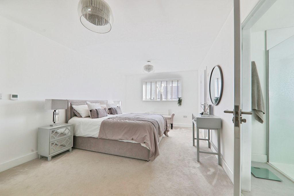 Property photo 3 of 21 4581329