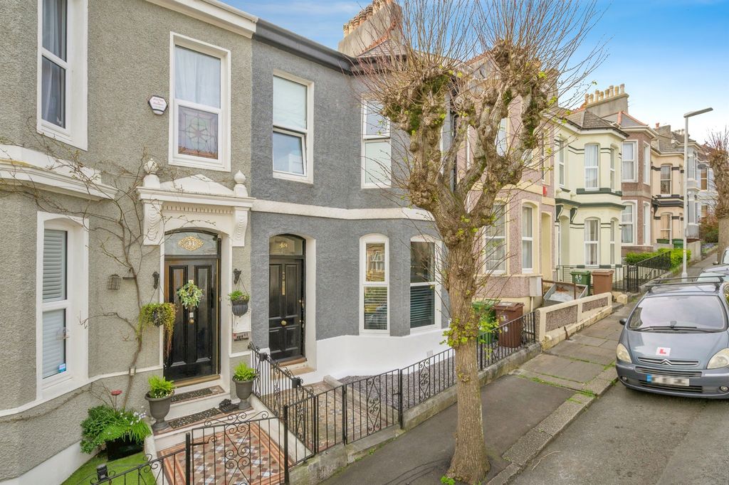 Property photo 1 of 17