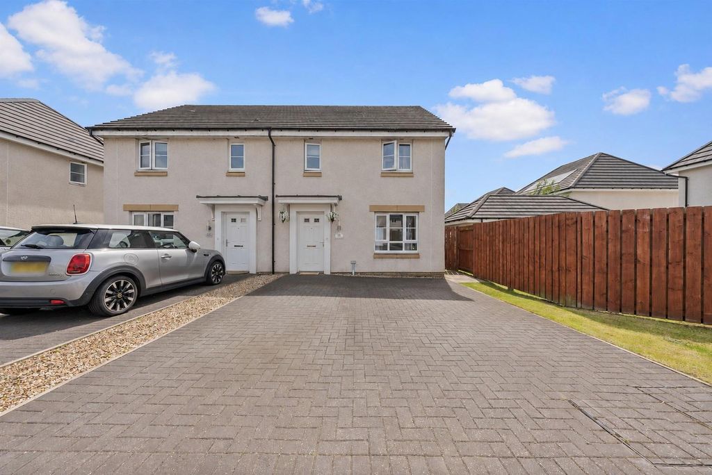 Property photo 1 of 28 2 Caravelle Gardens.Jpg