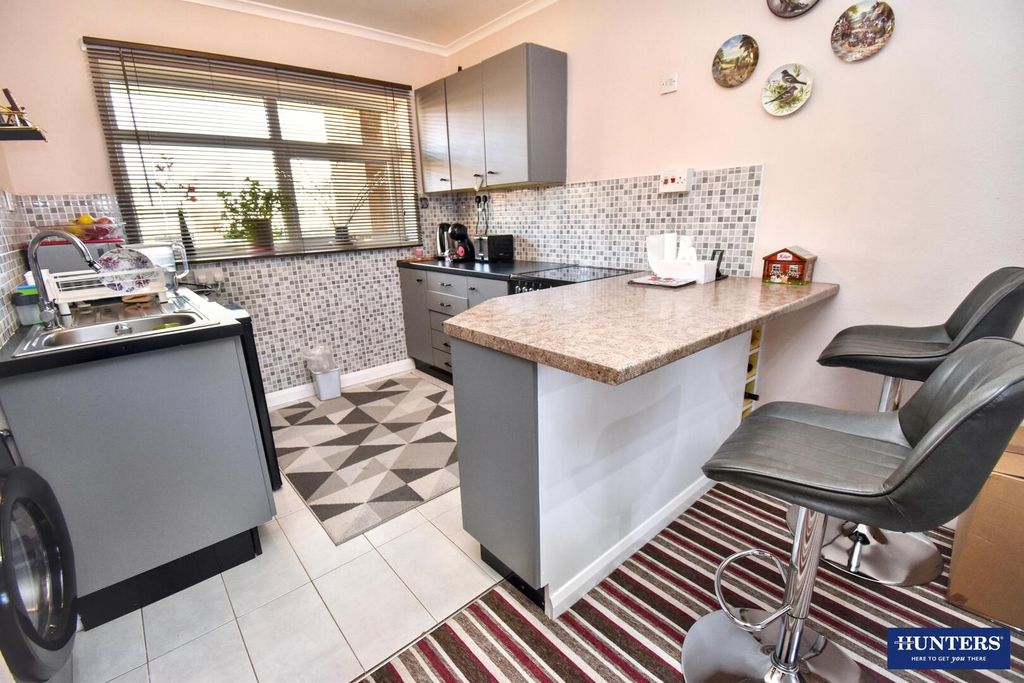 Property photo 2 of 11 Kitchen