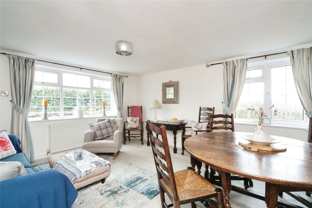 Property photo 3 of 29 Dining Room