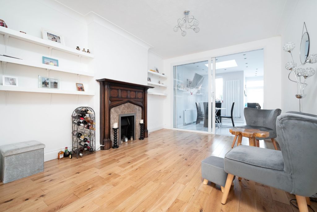 Property photo 3 of 14 4636077