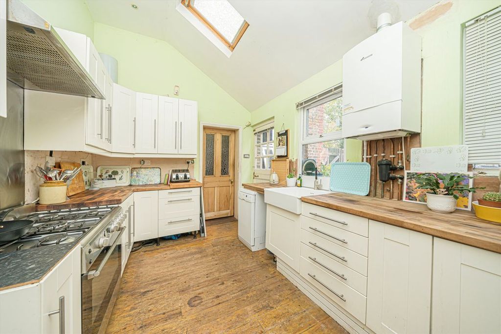 Property photo 3 of 6