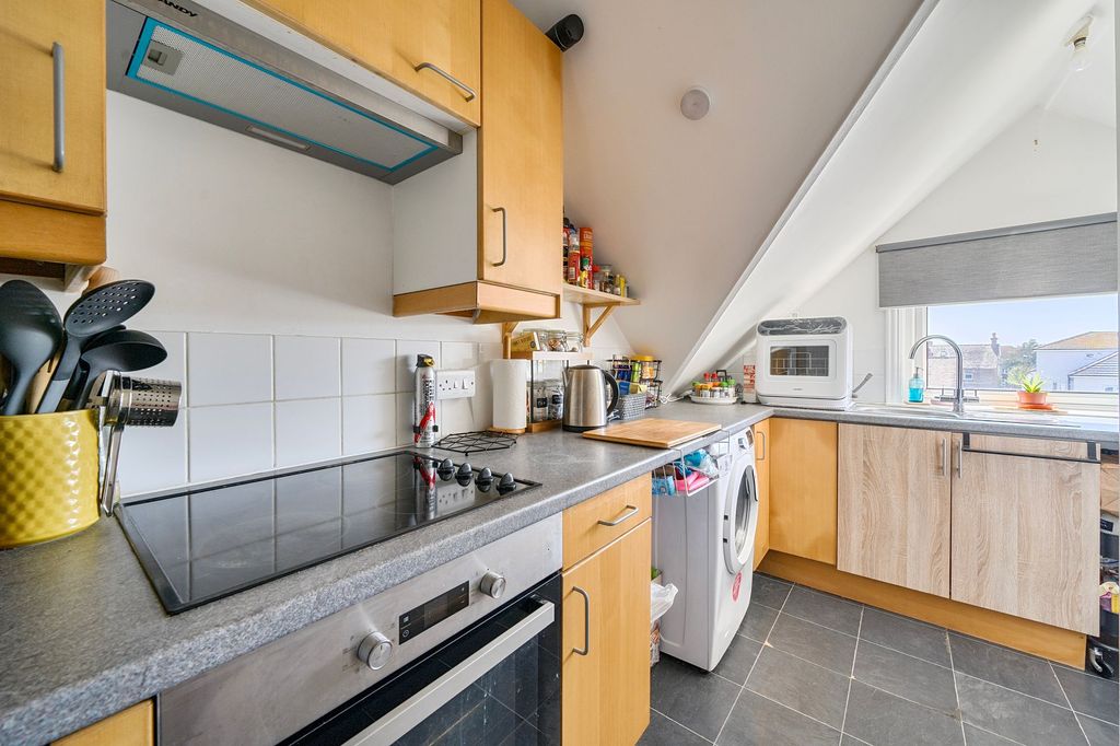 Property photo 2 of 17 Kitchen