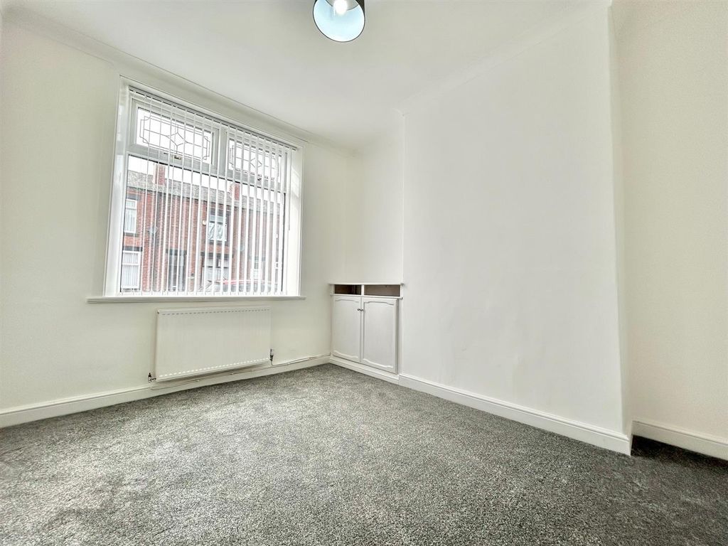 Property photo 2 of 10 Lounge.Jpg