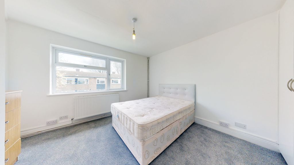 Property photo 3 of 7 Bedroom 1