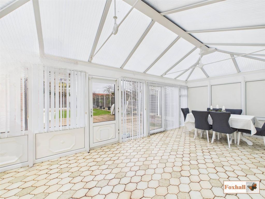 Property photo 3 of 18 Conservatory