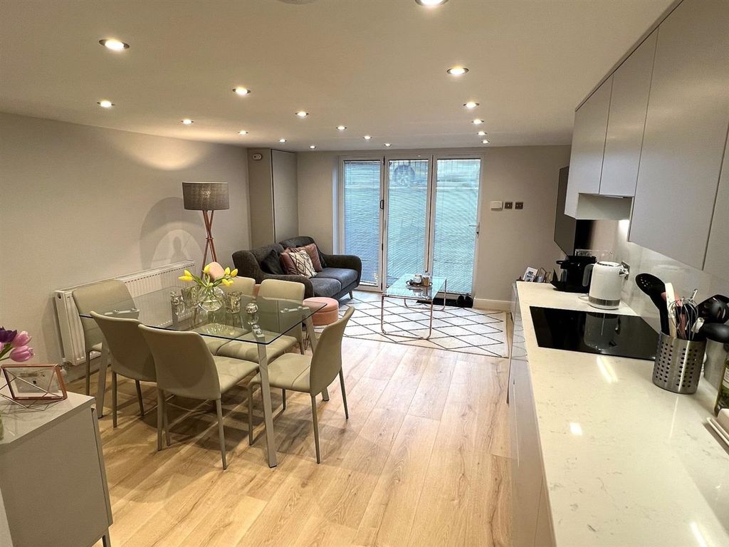 Property photo 3 of 26