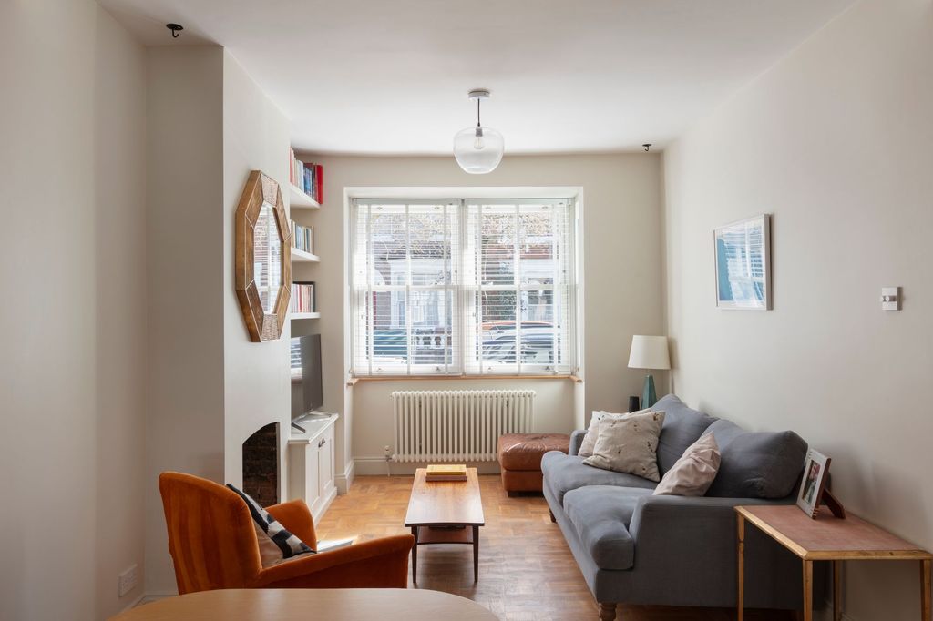 Property photo 2 of 27