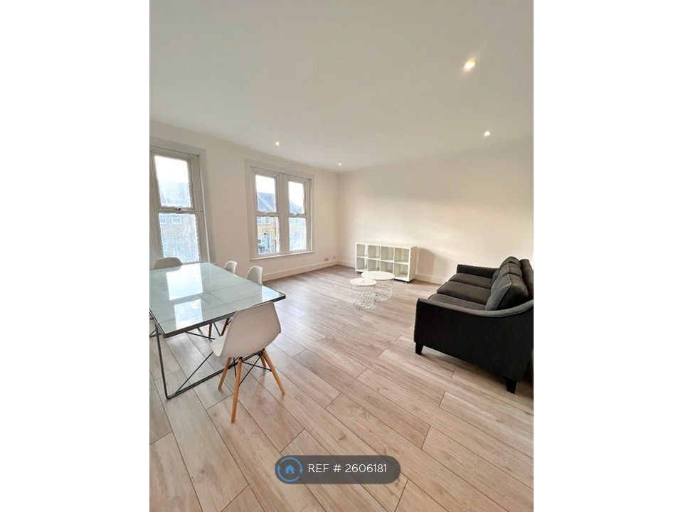 Property photo 1 of 35 Modern &amp; Gorgeous 2-Bed Flat Finsbury Park Avenue