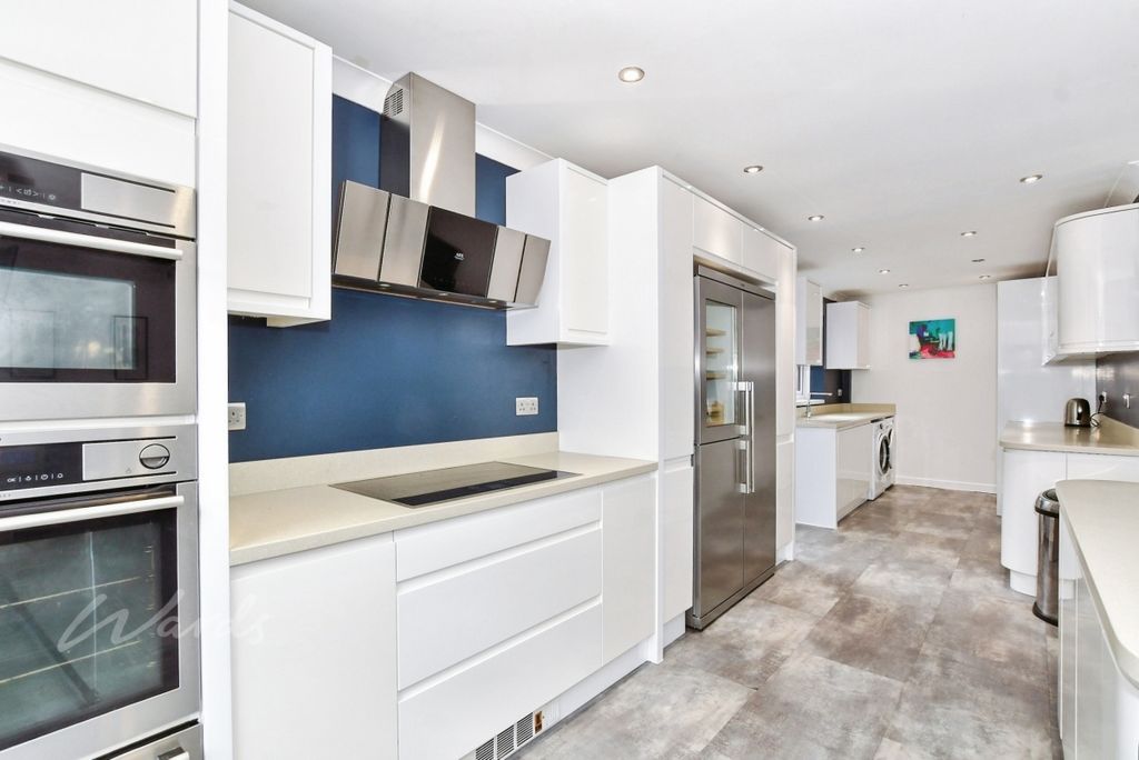 Property photo 3 of 12 Orchard Kitchen