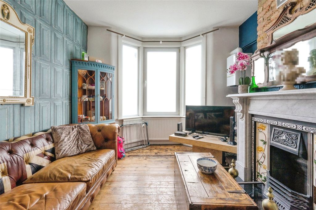 Property photo 1 of 36 Picture No. 03