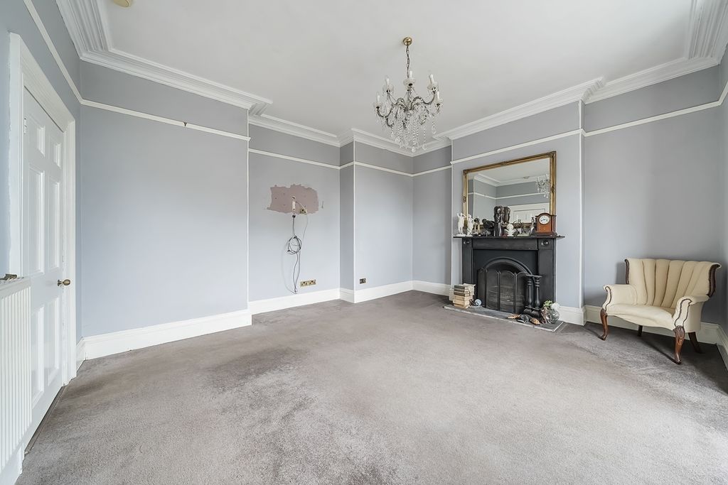 Property photo 2 of 31 Living Room