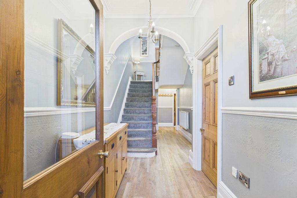 Property photo 3 of 47