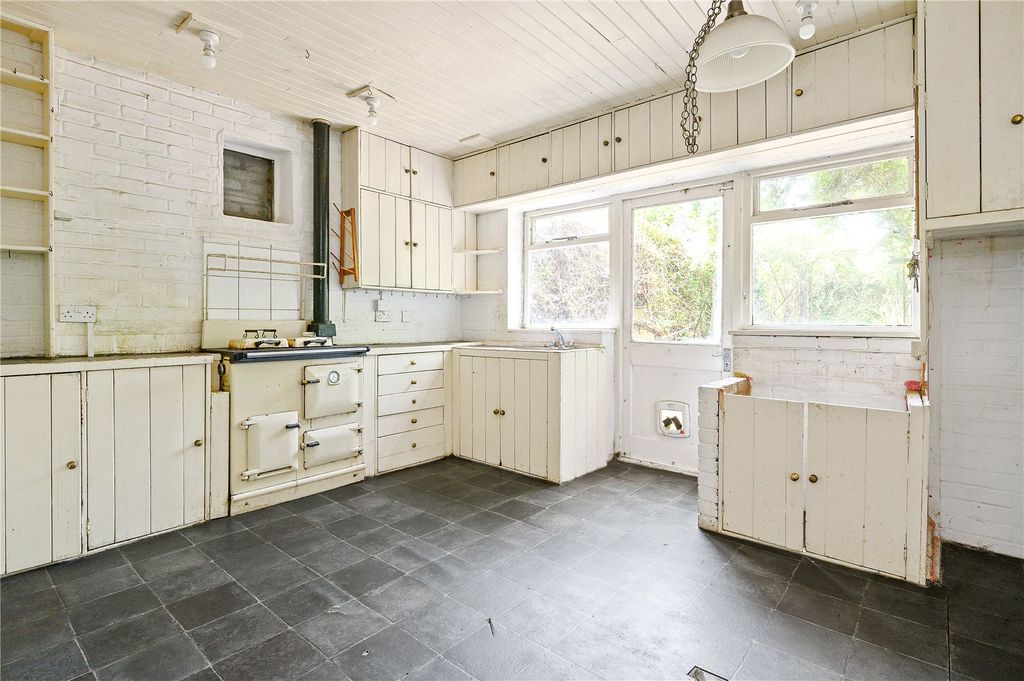 Property photo 3 of 7 Kitchen