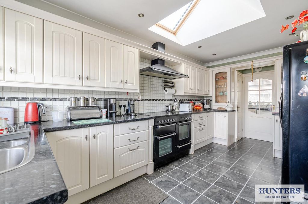 Property photo 2 of 18 923909Bb-A9F2-4923-8774-A969B14Bd890.Jpg