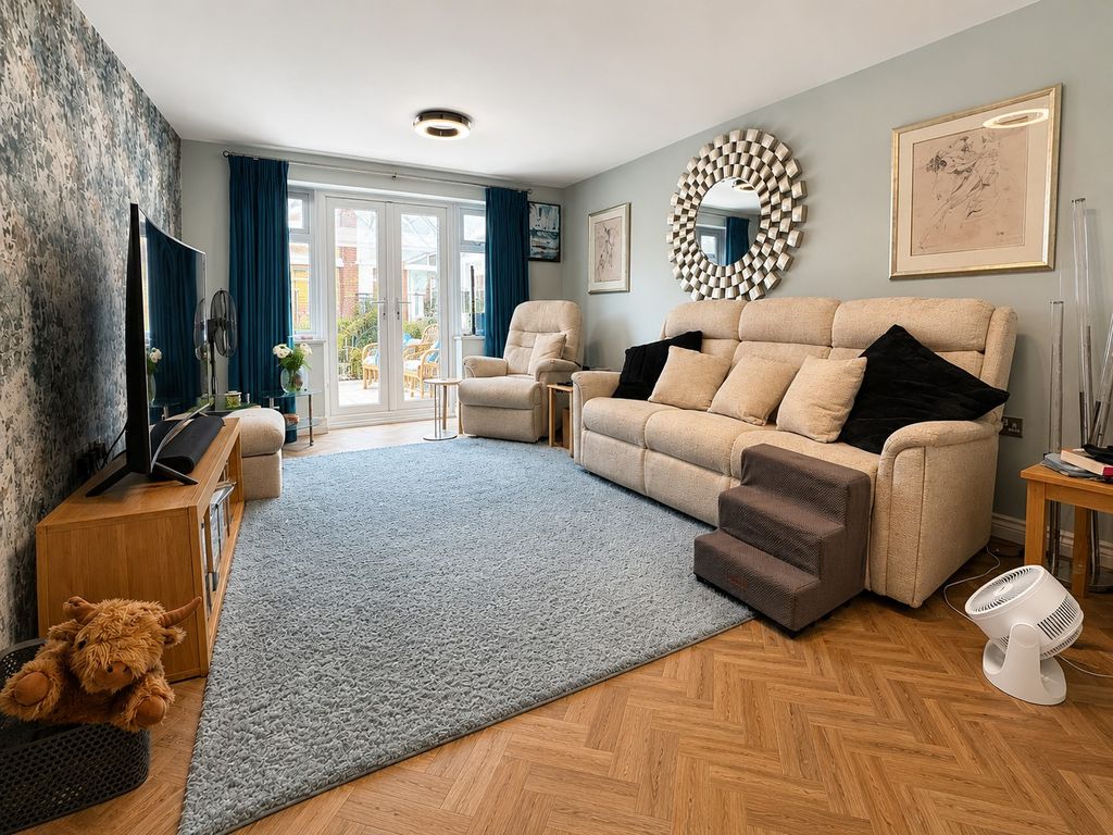 Property photo 3 of 18 Sitting Room