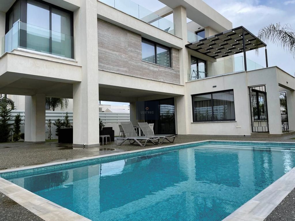 Property photo 1 of 11