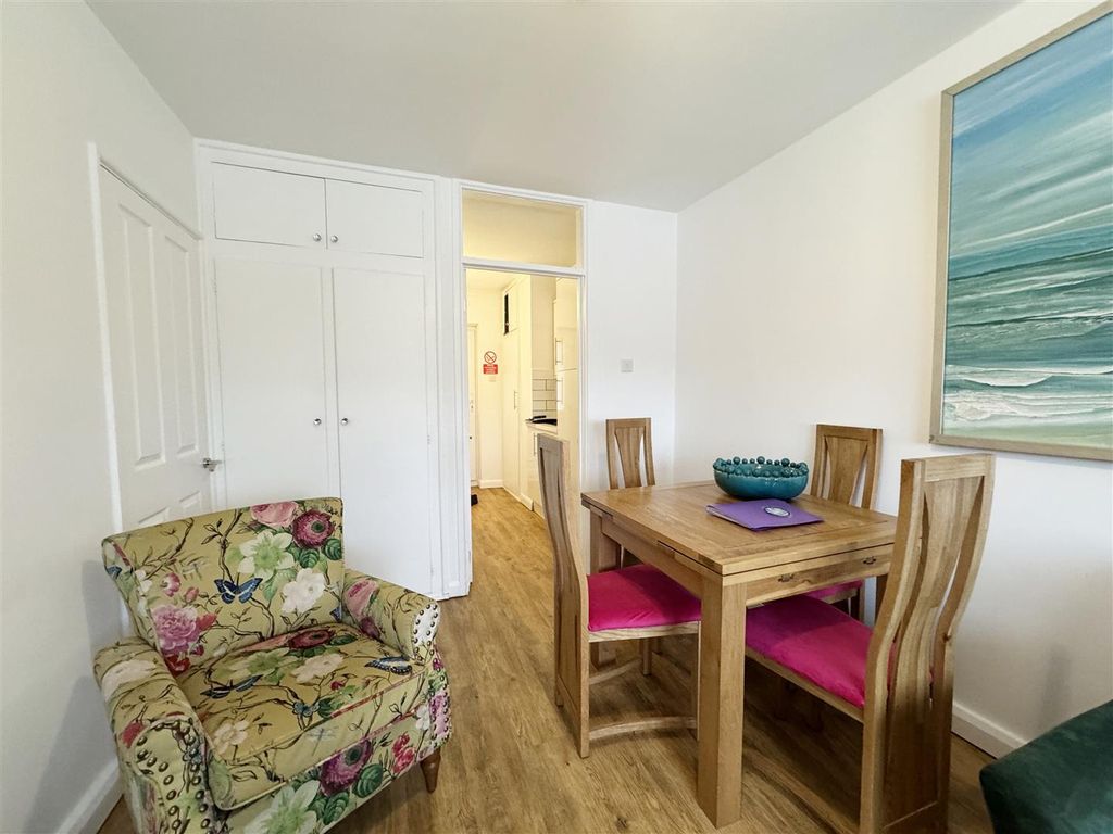 Property photo 3 of 11 Dining Area