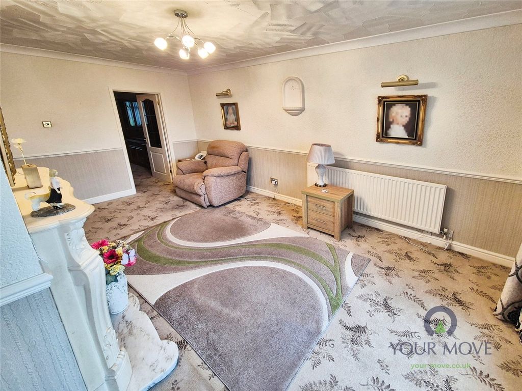 Property photo 3 of 14 Lounge