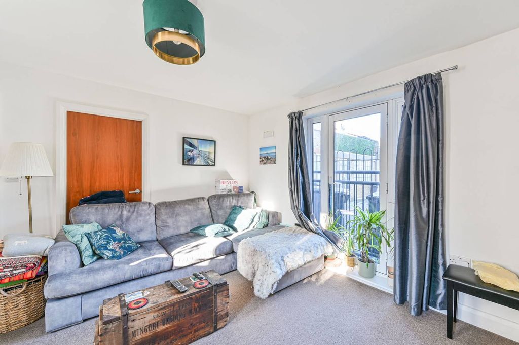 Property photo 3 of 8