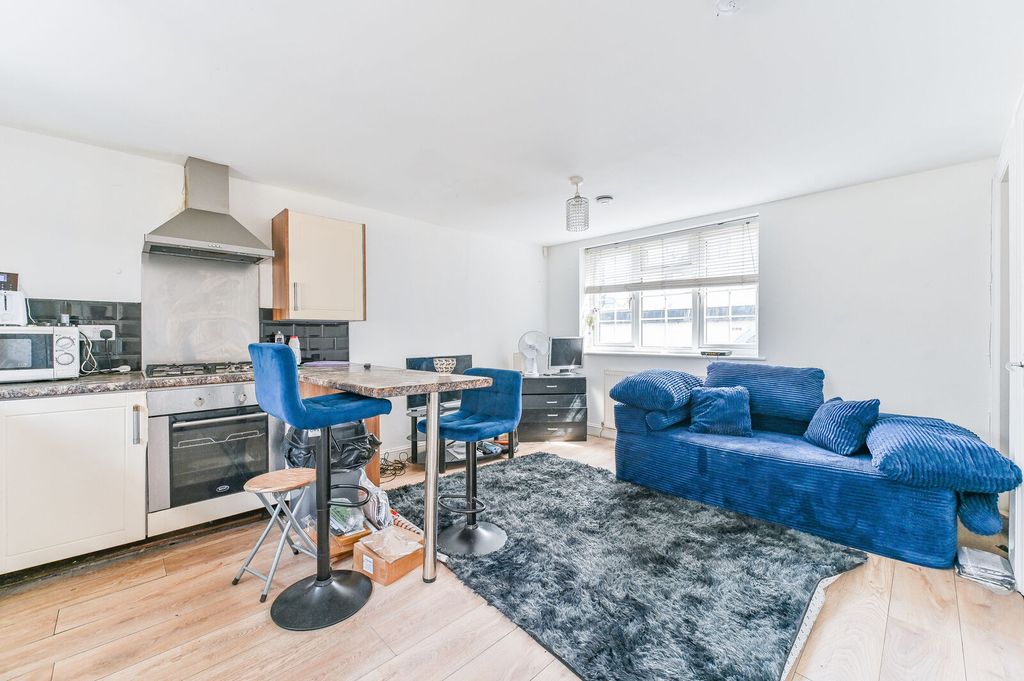 Property photo 1 of 8
