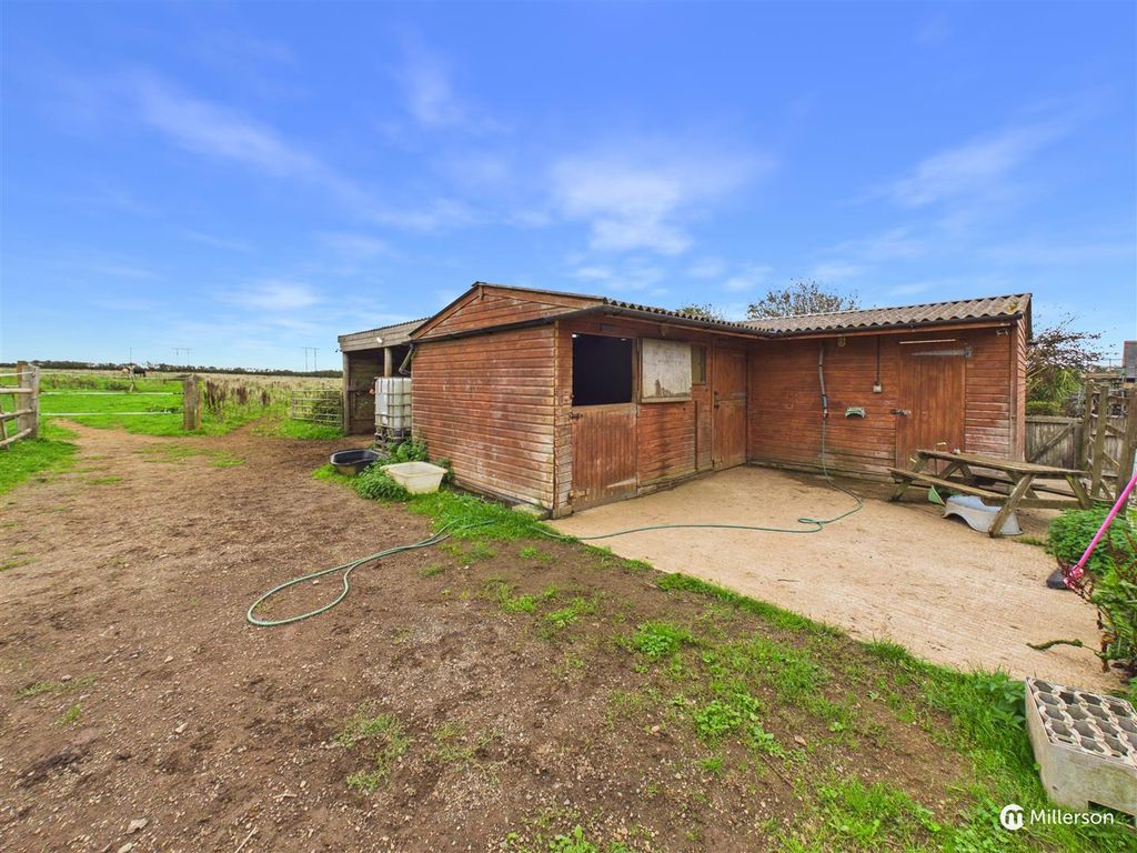 Property photo 2 of 30 Stable Yard