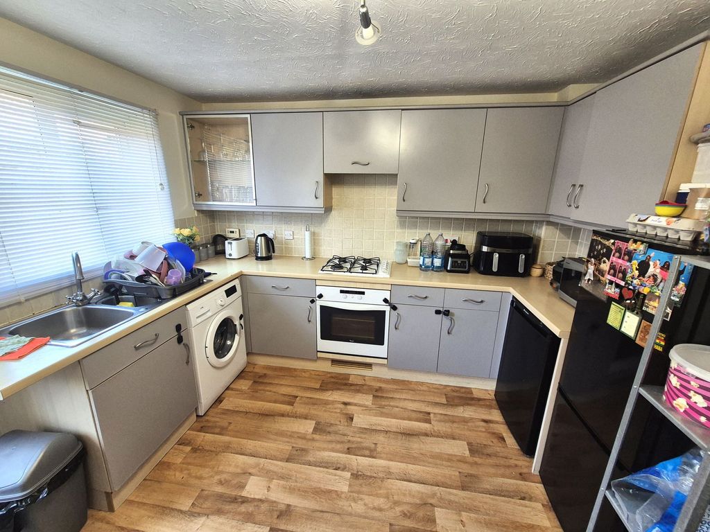 Property photo 2 of 10 Kitchen