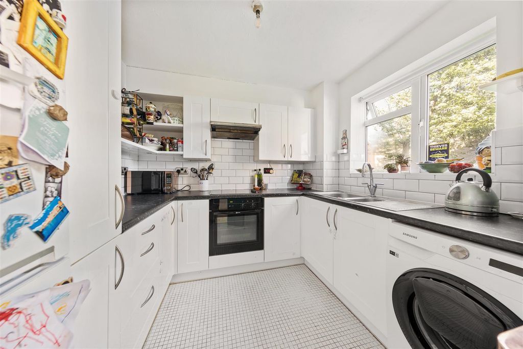 Property photo 3 of 12