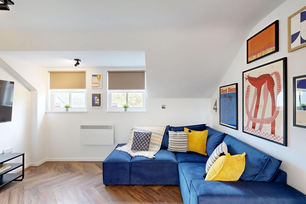 Property photo 3 of 16 Bright, Modern Living Room With A Deep-Blue L-Shap...