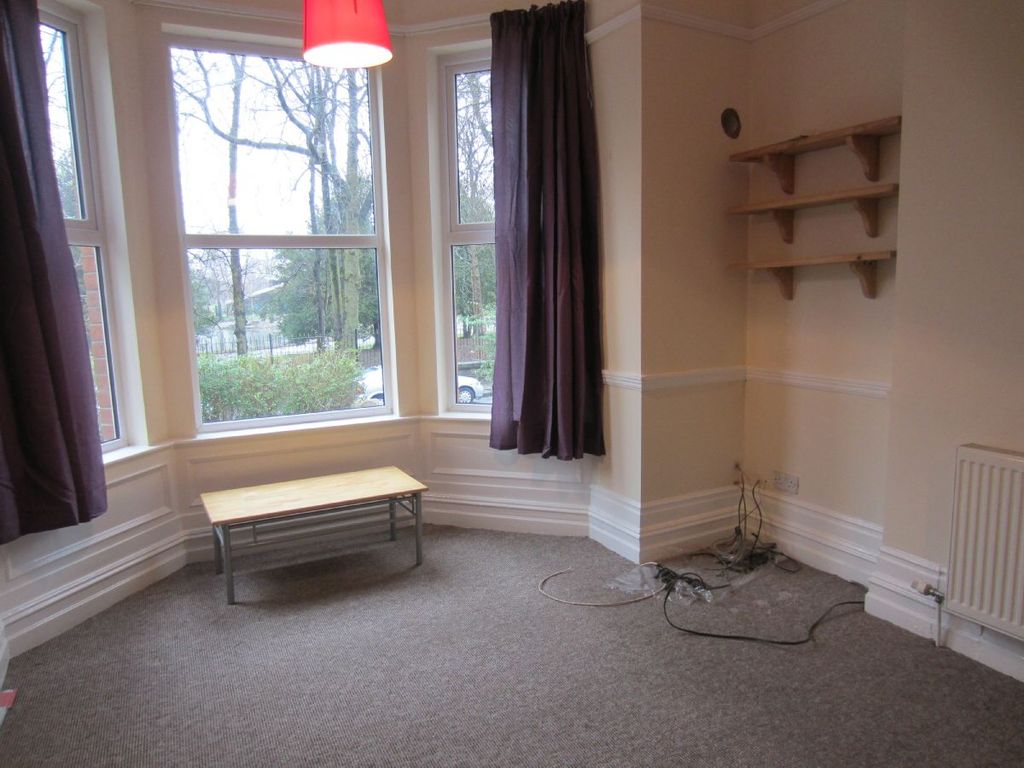 Property photo 2 of 9 Lounge-Open Plan Area