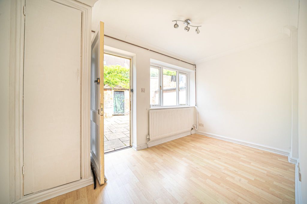 Property photo 3 of 19 Entrance