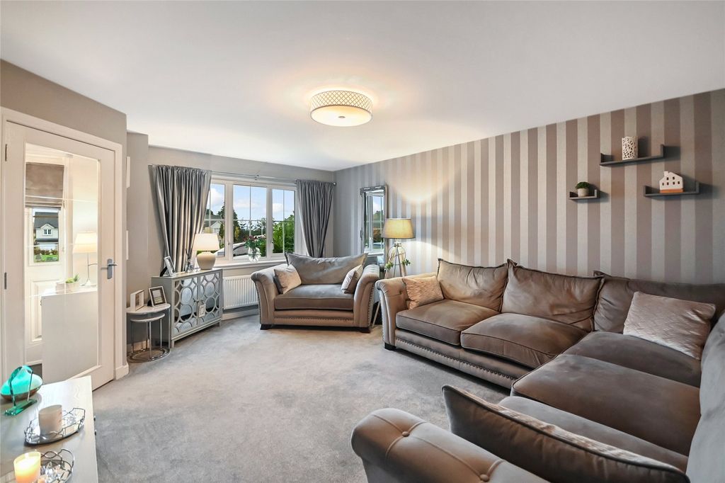 Property photo 2 of 22 Lounge