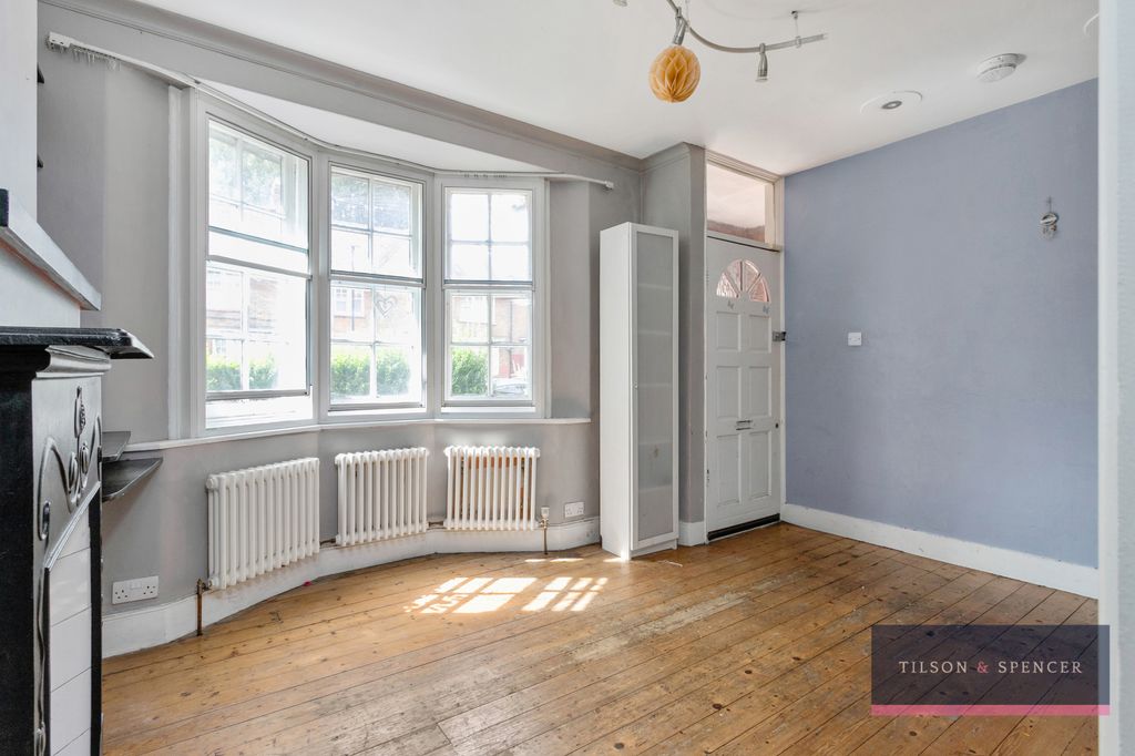 Property photo 3 of 12 2307202524_Tils_135 Risley Avenue _N17 7Hn_002_Wm