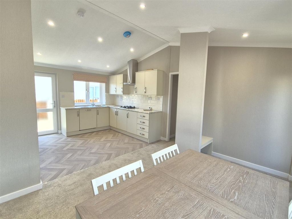 Property photo 2 of 14 Kitchen Diner