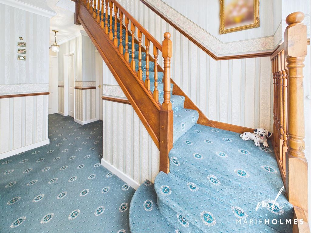 Property photo 3 of 25 Hallway