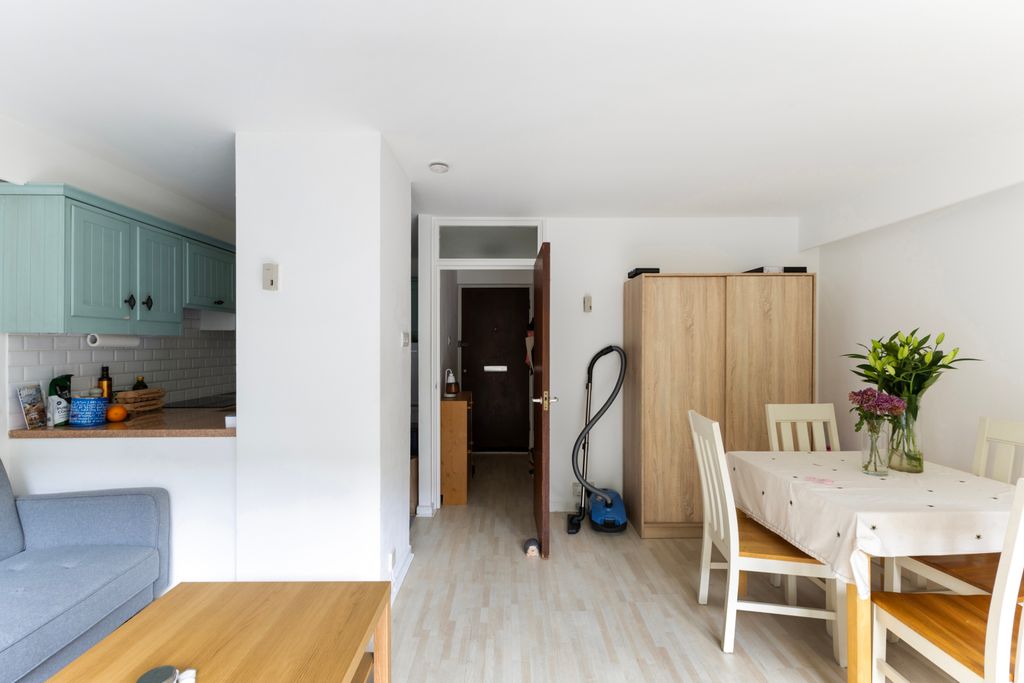 Property photo 3 of 10 Reception